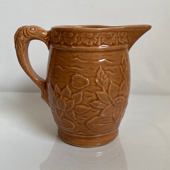 Vintage McCoy Water Lily Lotus Pitcher Peachy Brown with fish handle & lily pads - Picture 2 of 11